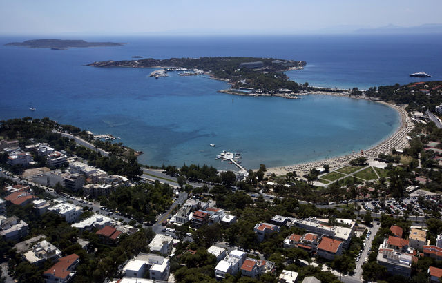 National Bank of Greece and State Seek Resort Sale to Raise Cash 